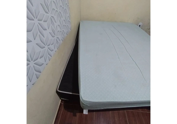 Cama casal (base + colchão)