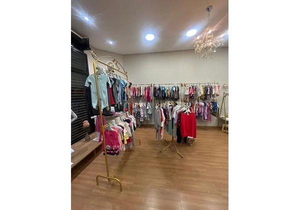 Fundo de loja Roupas infantis - Várias peças novas!