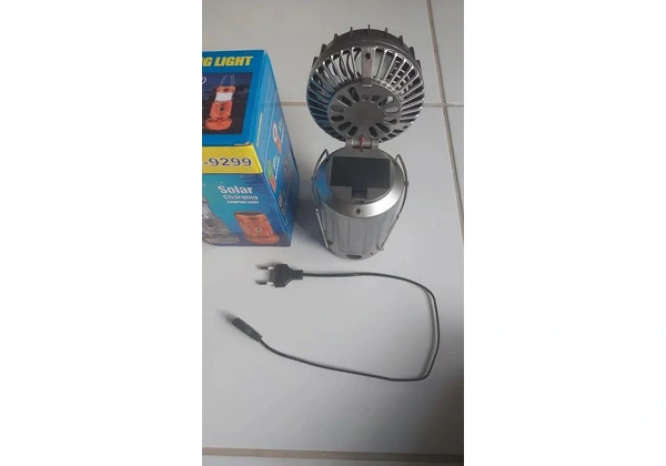 Solar Charging Camping Light Usado