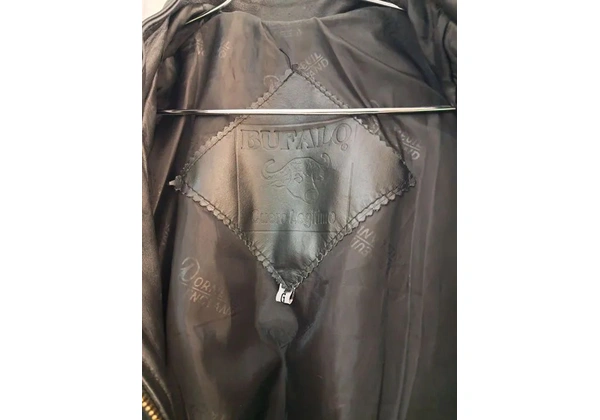Jaqueta de Couro Legitimo Masculina Preta e Vermelha