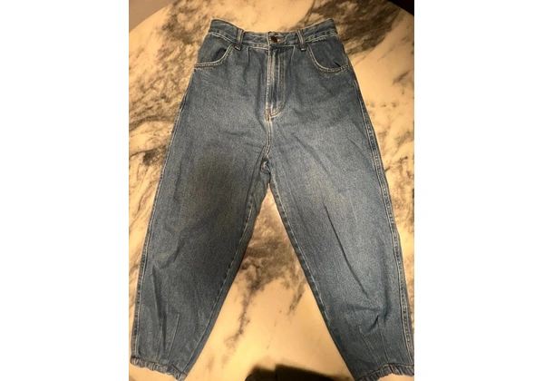 Calca jeans estilo Mom marca NV