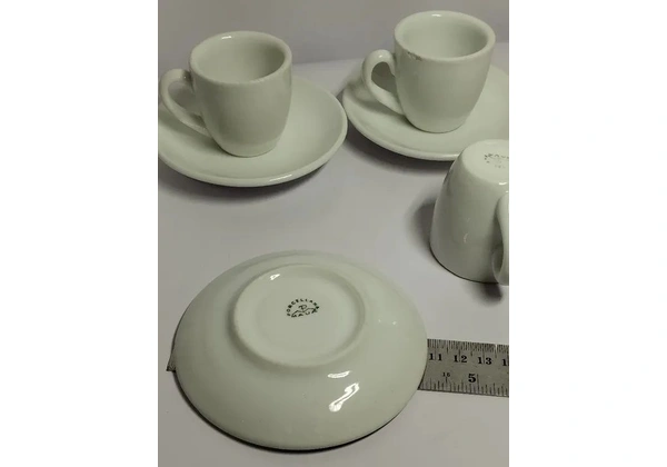 Jogo com 3 Xícaras de Café Porcelana Mauá Antiga