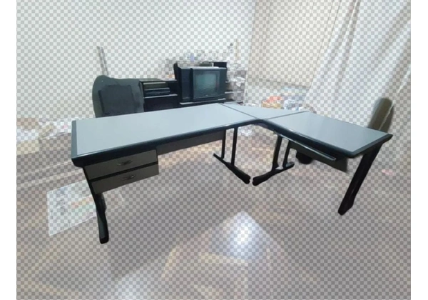 Escrivaninha/Mesa de escritório em L marca Projeto. Barata