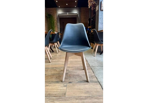 Cadeira Saarinen wood semi nova