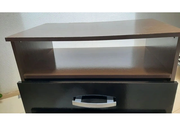 Cômoda 5 gavetas bem conservada