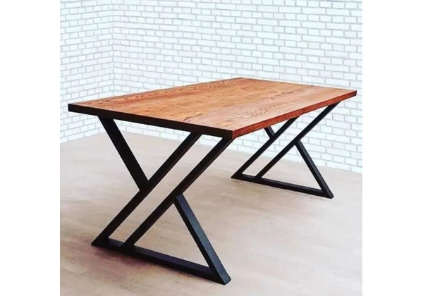 Mesa industrial para escritório e cozinha.