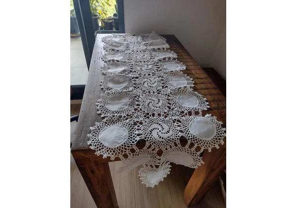 Toalha bordada em crochê comprimento 1, 60 X 60cm de largura