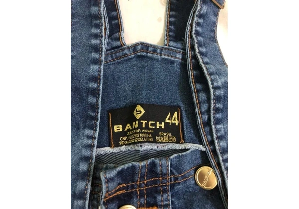 Jardineira jeans feminina