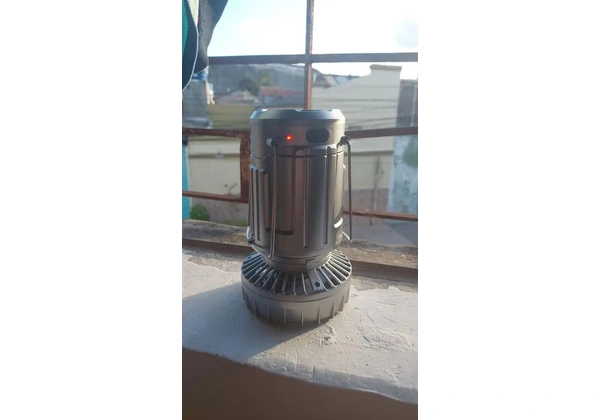 Solar Charging Camping Light Usado