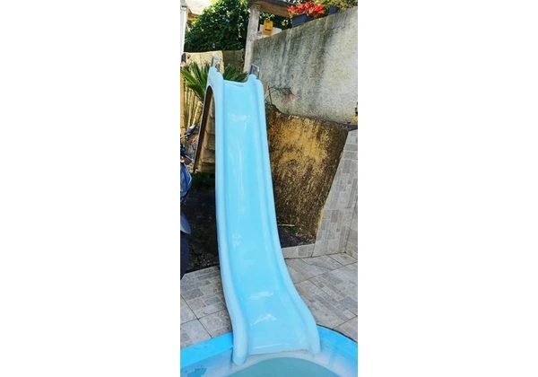 Escorregador piscina fibra usado