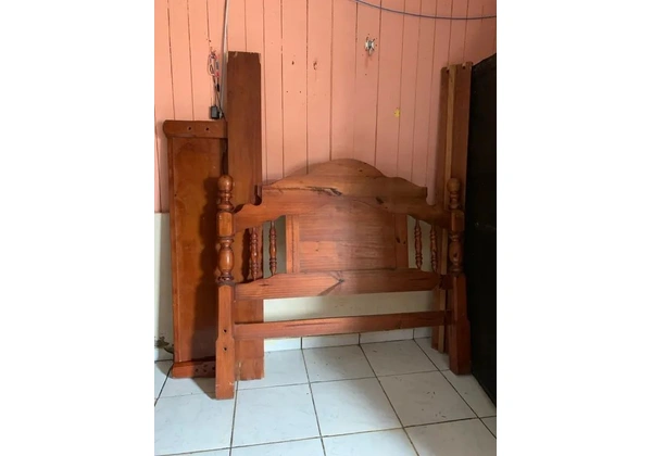 Cama de Casal em Madeira