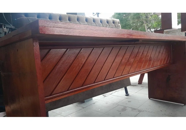 Mesa de madeira Cedro, 1.86 X 68. Muito linda e reforçada. Zap *809 R$ 700.00