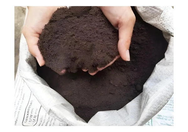 Pacote 20kg de Terra Vegetal Adubada, para Hortas e Canteiros Terra Preta