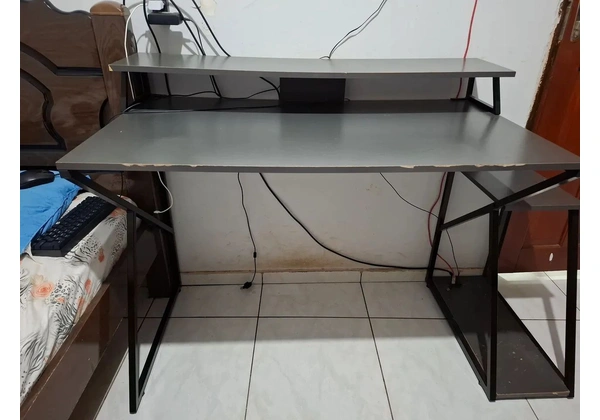 Mesa para computador, vídeo game e/ou notebook