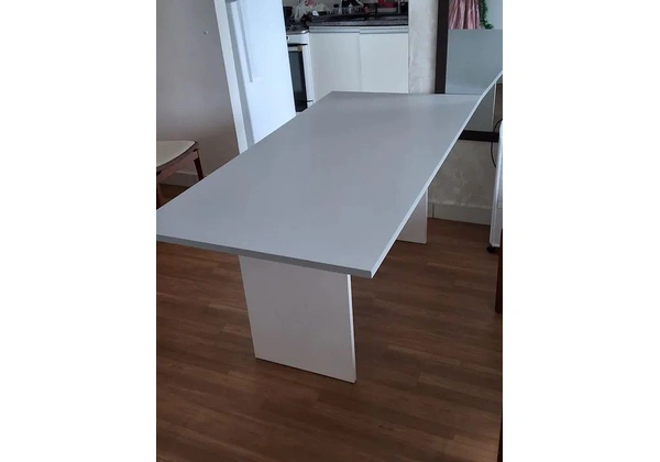 Mesa nova de 4 a 6 lugares