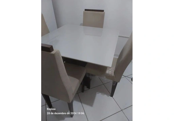 Mesa de jantar em vidro temperado