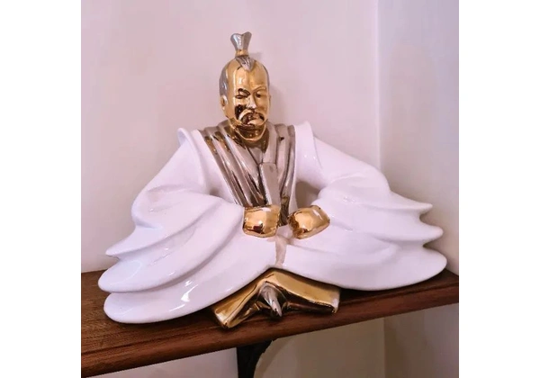 Antiguidade - Estatuetas em porcelana