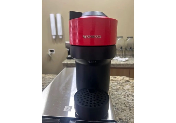 Cafeteira NESPRESSO VERTUO Vermelha