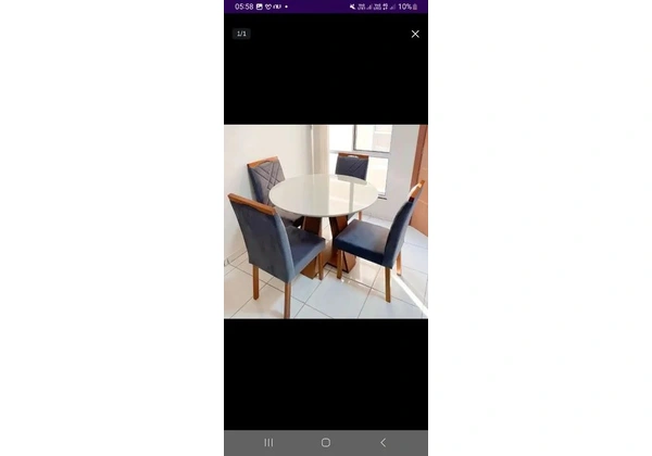 Mesa de jantar laqueada