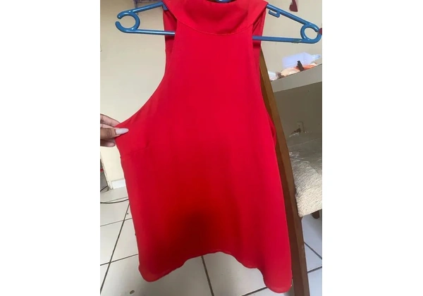 Blusa Vermelha sem Mangas