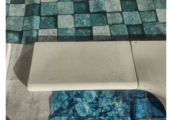 Pedra de borda piscina