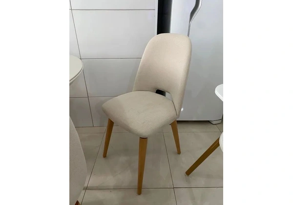 Mesa de Jantar Branca com Tampo de Vidro