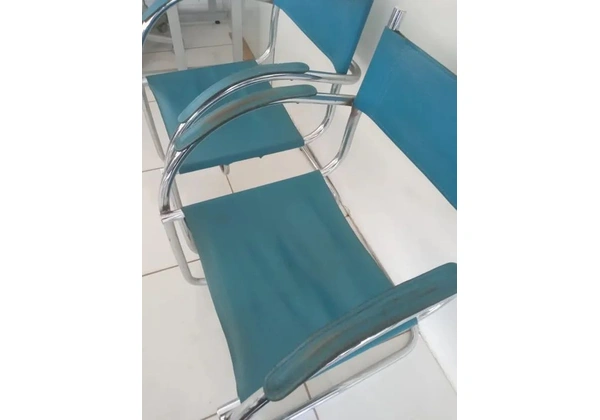 Cadeira Cromada em Couro