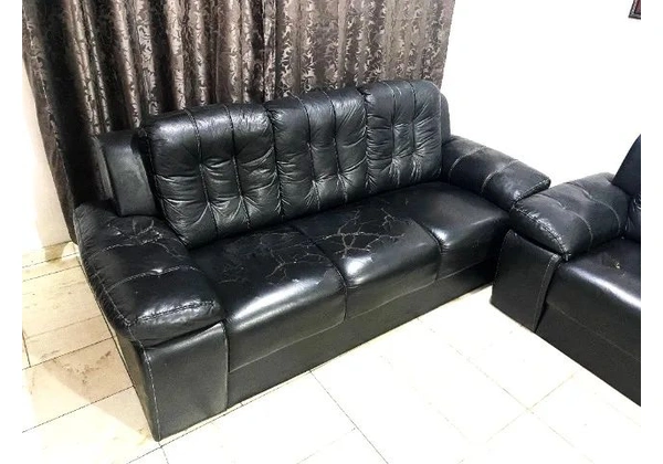 Conjunto de Sofás de 2 e 3 Lugares em Corino Preto