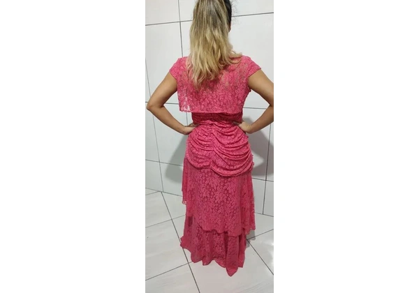 Vestido Pink todo em renda.