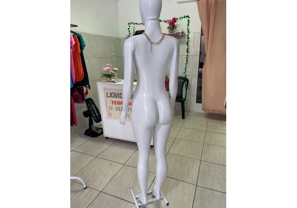 Maniquim seminova