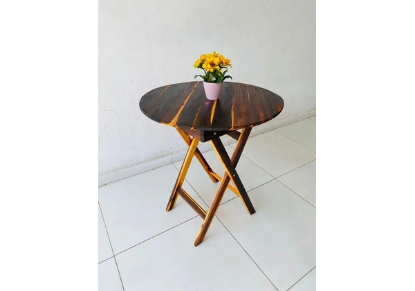 MESA 70x70 QUADRADA/ REDONDA ENVERNIZADA