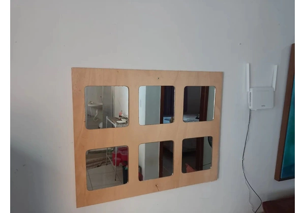 Quadro espelho e aparador