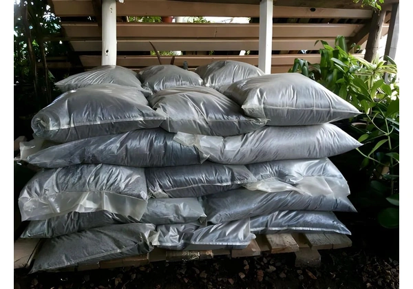 Terra Vegetal Adubada Pacote de 20kg Faço Entrega