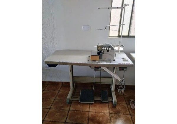 Maquina de costura Overloque Singer