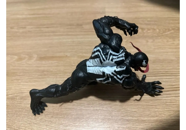 Venom em resina 18cm