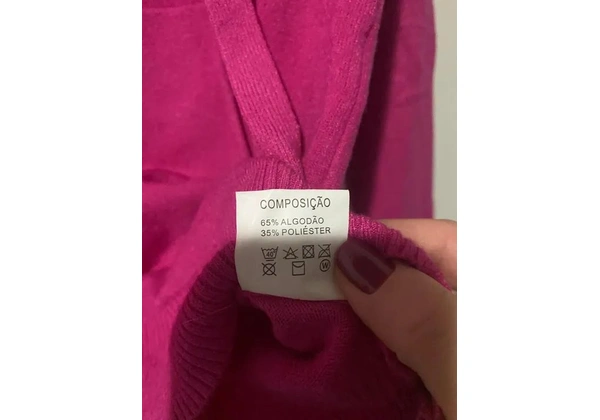 Blusa de lã com capuz rosa
