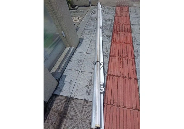 Estrutura base de toldo articulado.