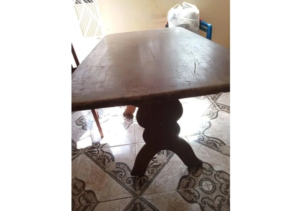 Mesa e cadeiras