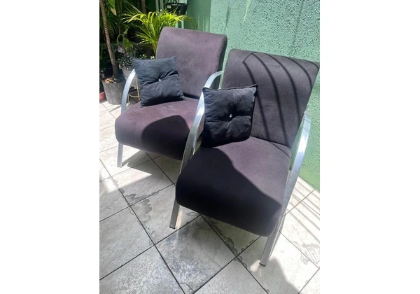 Poltronas e pufes