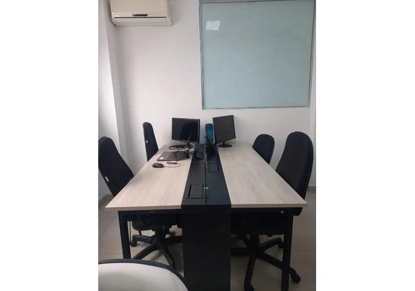 Mesa de Escritorio em Ilha