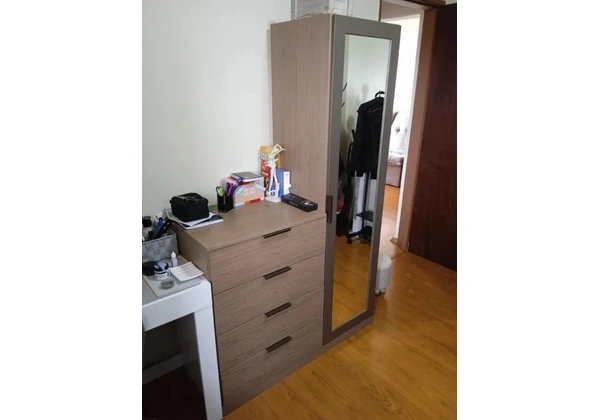 Armário alto c/ 4 gavetas e 1 porta em MDF / Vidro Marrom 180 cm x 114 cm x 48 cm