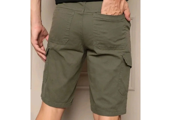 Bermuda masculina verde militar