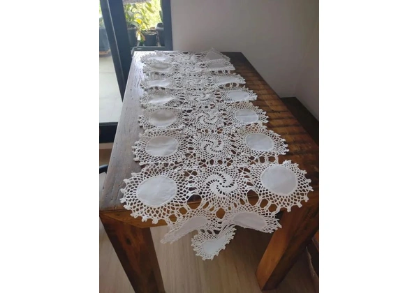 Toalha bordada em crochê comprimento 1, 60 X 60cm de largura