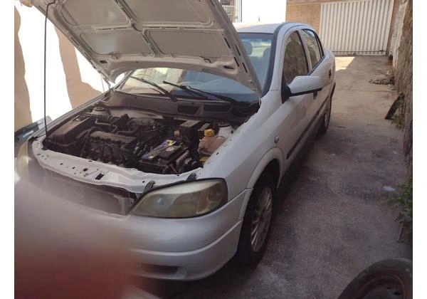 GM Astra 1.8 4 portas