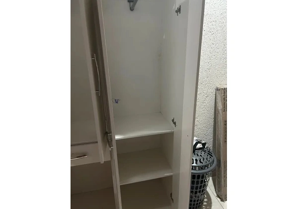 Guarda-roupa médio