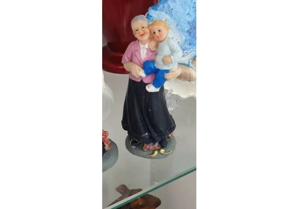 Esculturas vovô e vovó feitas em resina
