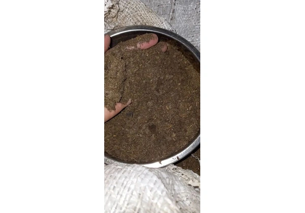 Esterco de Gado Diretamente do Curral Pacote de 10kg