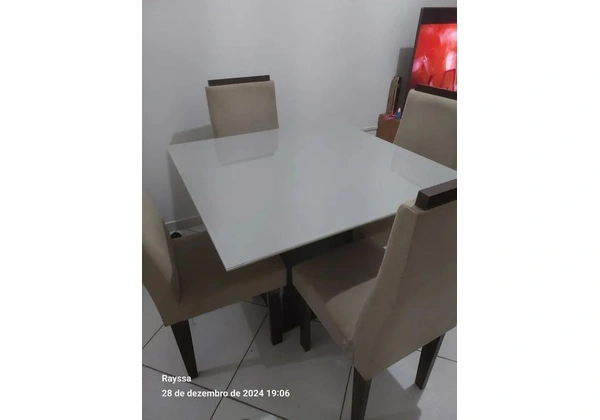 Mesa de jantar em vidro temperado