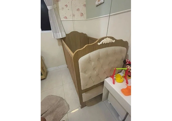 Berço Cama Capitonê Fiorello Elegance P53 com Colchao Ortobom D18