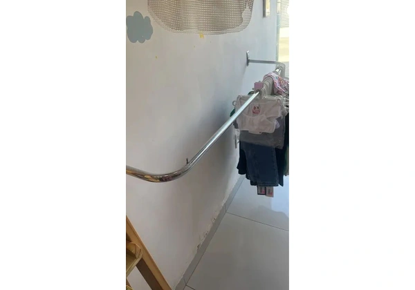 Arara de 1 metro e balanço com 4 prateleiras